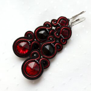 wiszące kolczyki z czarnymi i czerwonymi kryształkami wyjściowa biżuteria (2)