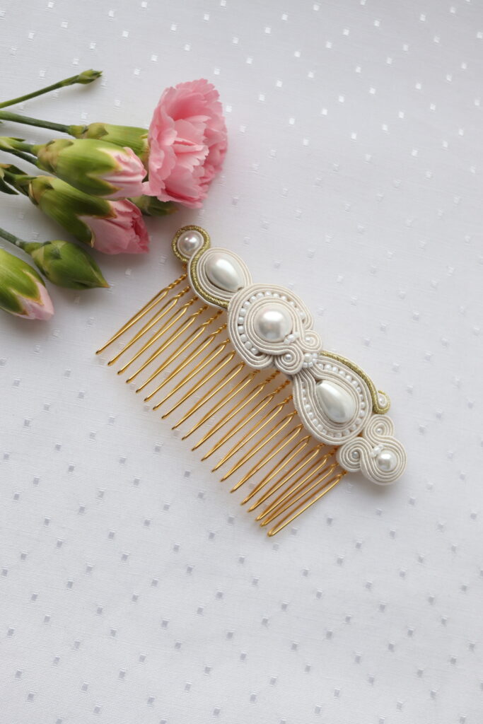 komplet biżuterii do ślubu, kremowy z dodatkiem pereł i złotym akcentem (4)